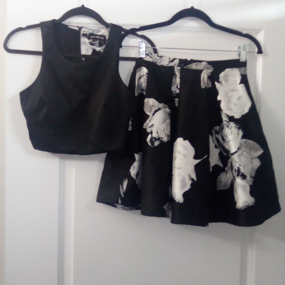 Sequin Hearts 2 Piece Romantic Goth Skirt Set Black With Silver Hearts Size 1